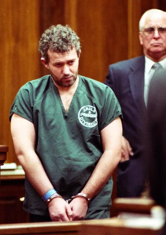 Barry Bennell – cựu HLV đội trẻ – hiện đang thụ án tù