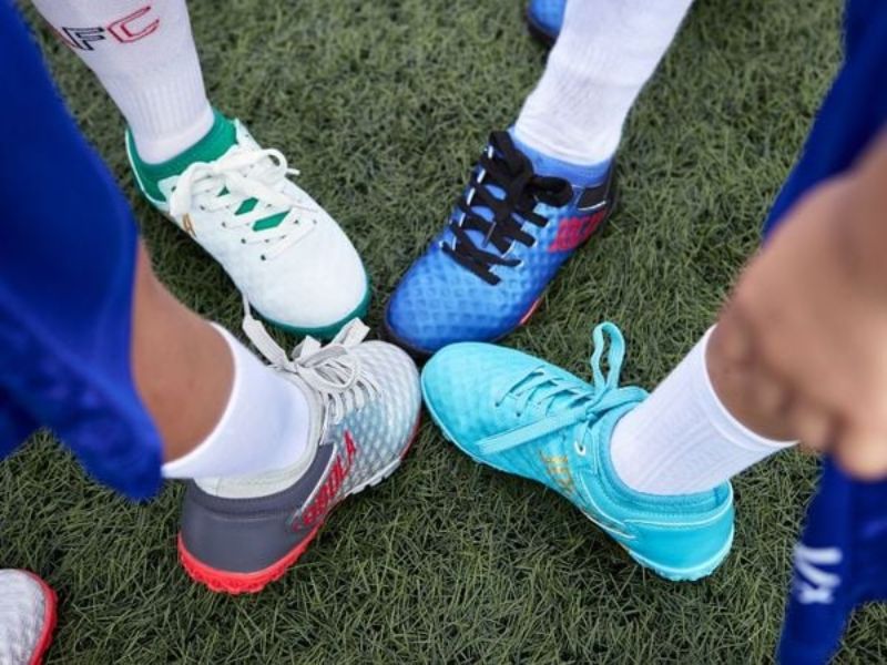 Giày bóng đá sân cỏ tự nhiên