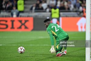 Onana có màn trình diễn đáng quên trước Lyon