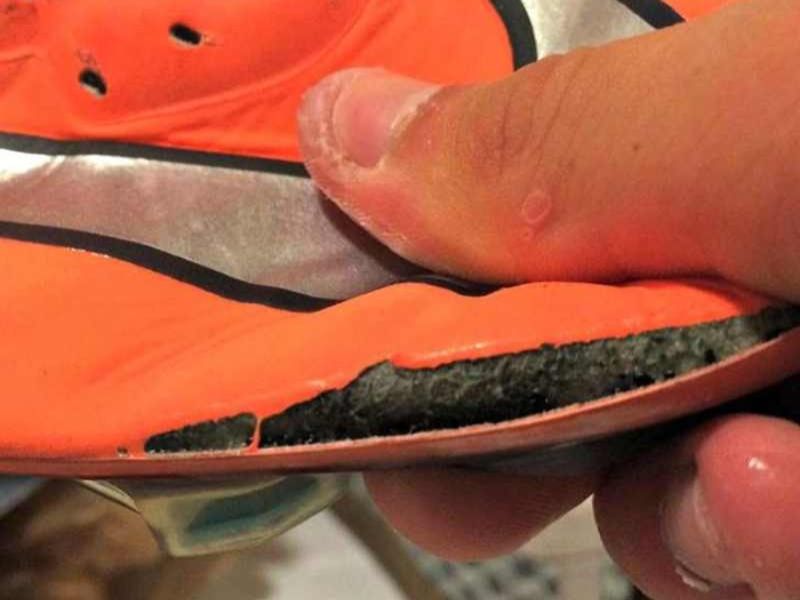 Sửa giày đá bóng