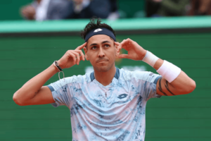 Tabilo gia nhập top 3 tay vợt toàn thắng Djokovic cả 2 lần đối đầu