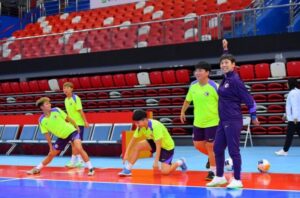 Các cầu thủ của đội tuyển futsal Việt Nam đang tích cực luyện tập