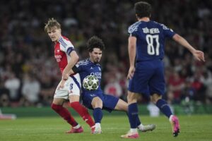 Odegaard liên tục bị hàng tiền vệ PSG phong tỏa