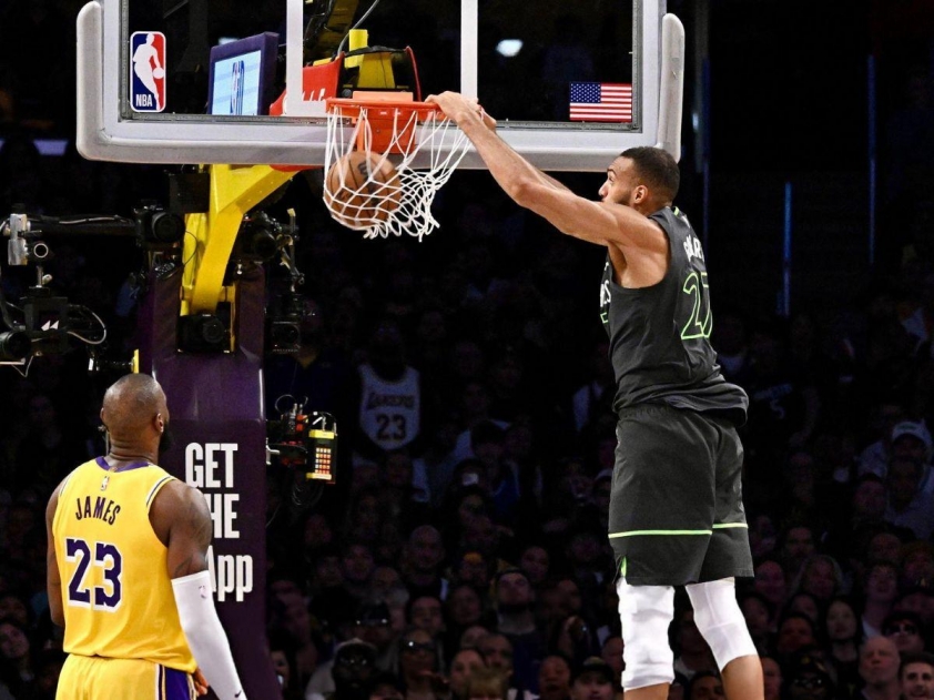 Rudy Gobert áp đảo đối thủ