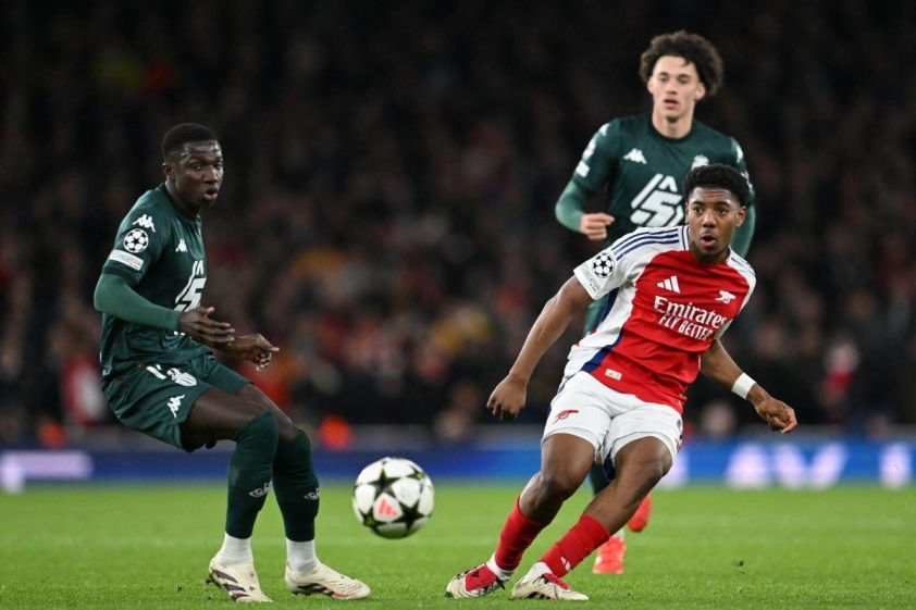 Tài năng trẻ Arsenal thi đấu chững chạc tại Champions League